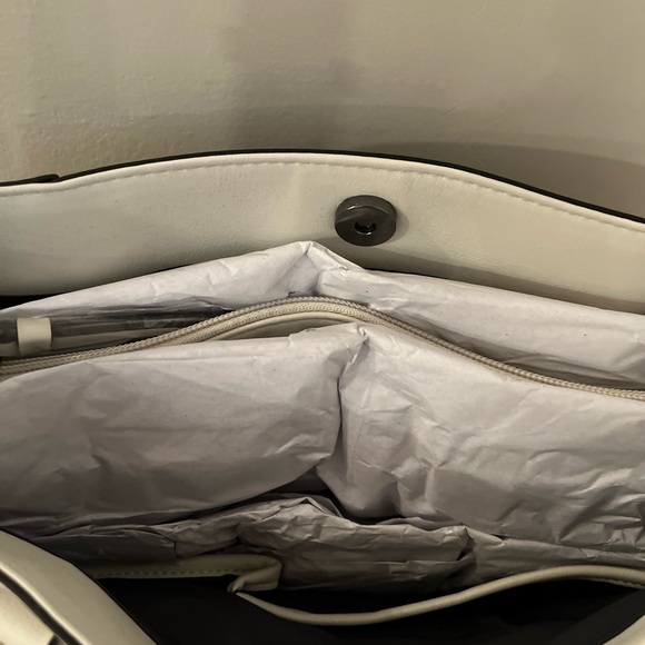 NWT Simply Vera Wang Periwinkle Ombré purse. - Picture 6 of 7